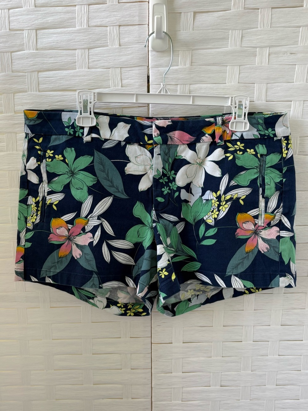 a.n.a‎ Size 14 Navy Tropical Floral Print Twill Shorts Cruise Summer Resortwear